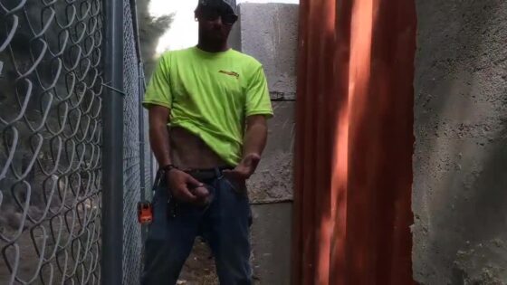Redneck With No Shame Pissing_6
