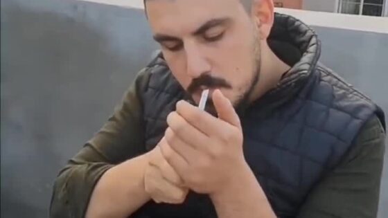 Varonil Fumando