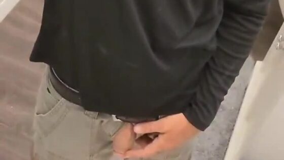 Redneck With No Shame Pissing_2