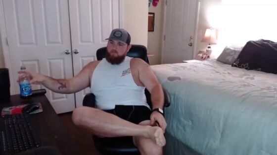 Married Country Stud Shows Off Big Size S