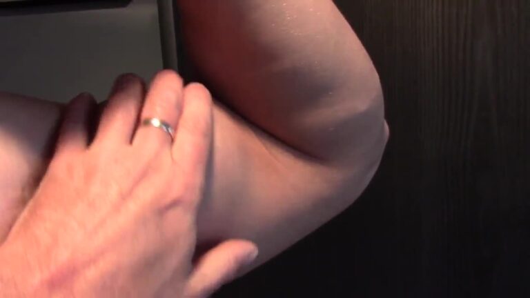 Bodybuilder Worshipped