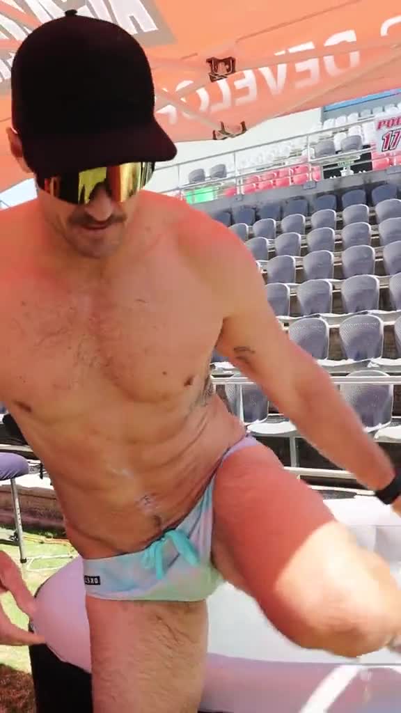 Hairy Aussie Guy Baths In A Sexy Speedo