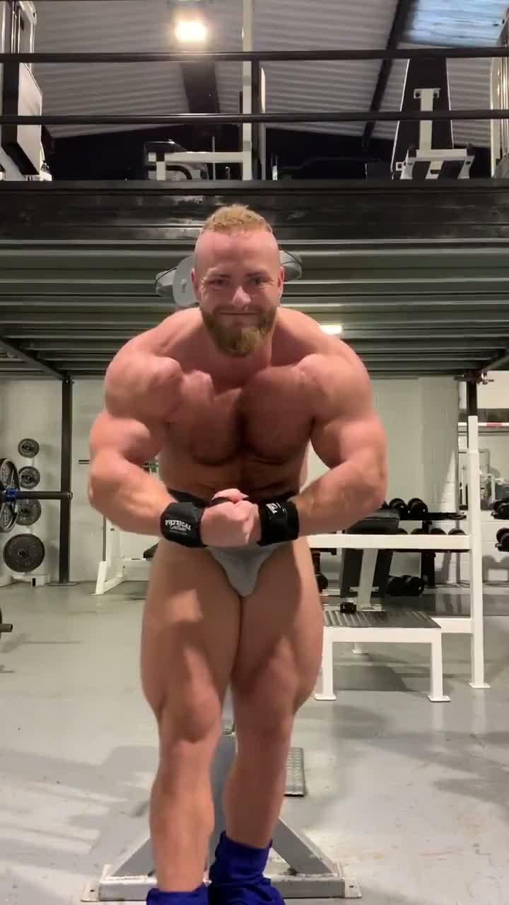Beef Flexing At The Gym